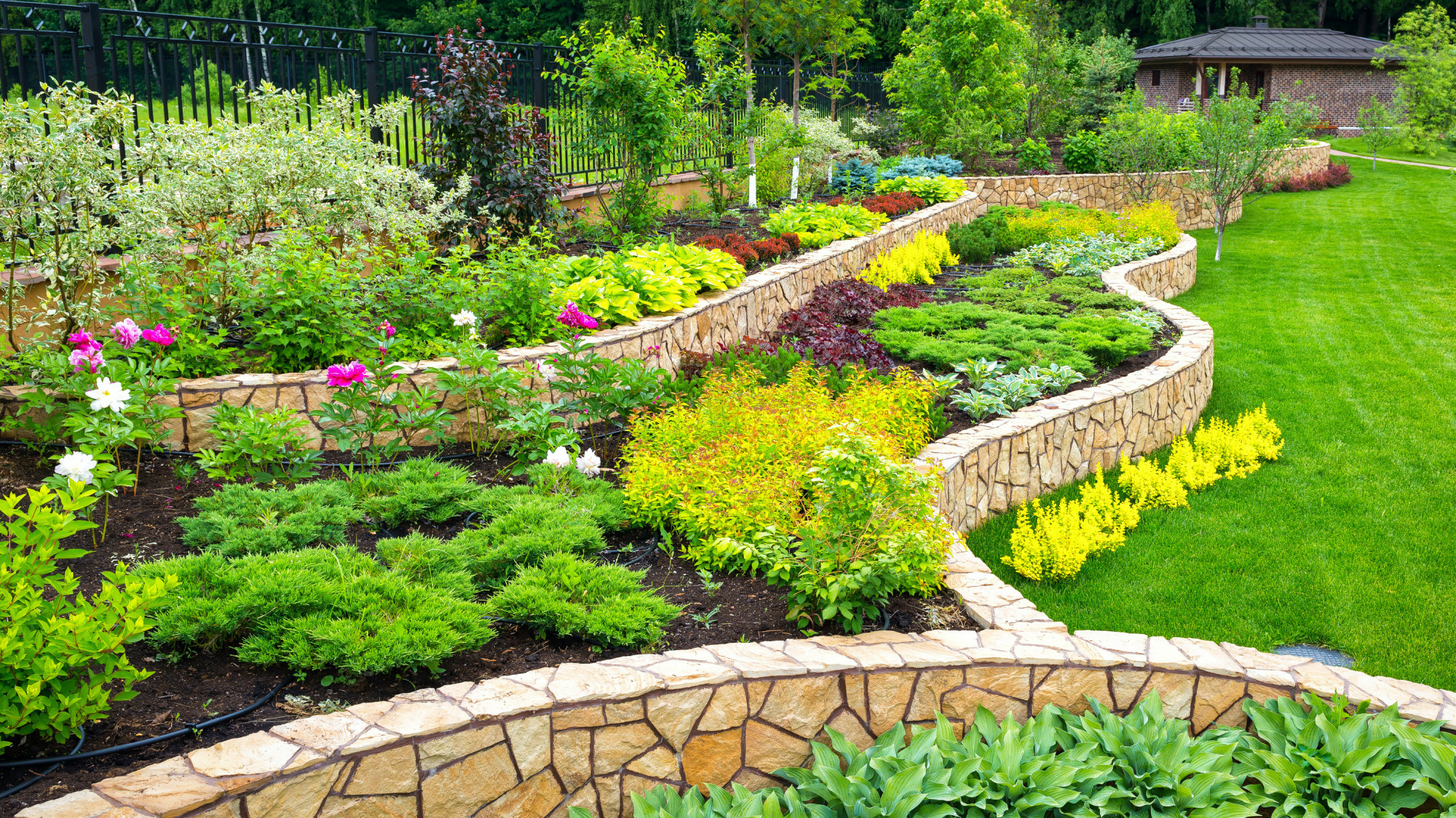 Quels sont les avantages de faire appel à un paysagiste à Narbonne pour créer votre jardin ?
